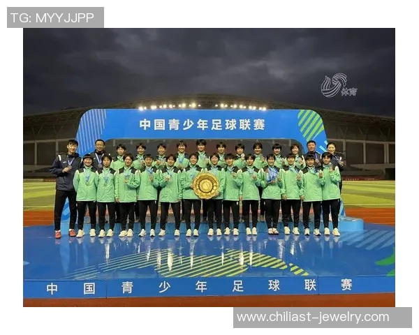 重庆足球崛起之路探秘：从地方联赛到全国舞台的辉煌历程